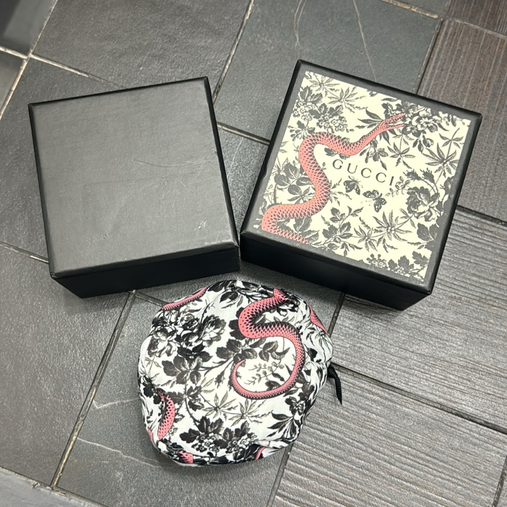 Authentic Gucci luxury designer signature jewelry box with dust bag - Picture 6 of 7
